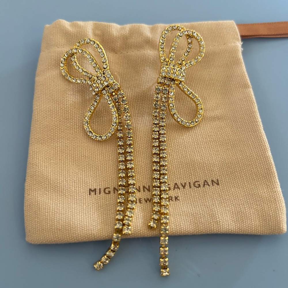 NWOT Mignonne Gavigan Crystal bow stud earrings